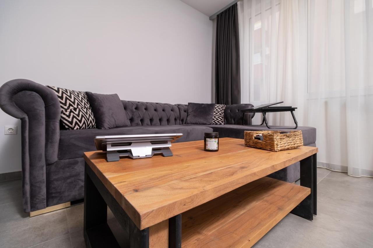 Chic 1Br Apartment With Balcony In プロヴディフ エクステリア 写真