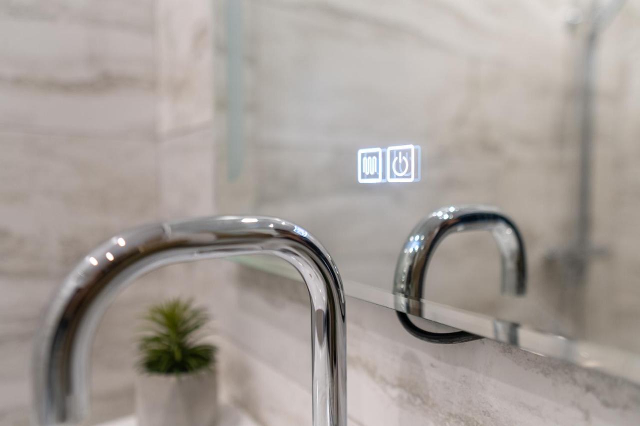 Chic 1Br Apartment With Balcony In プロヴディフ エクステリア 写真
