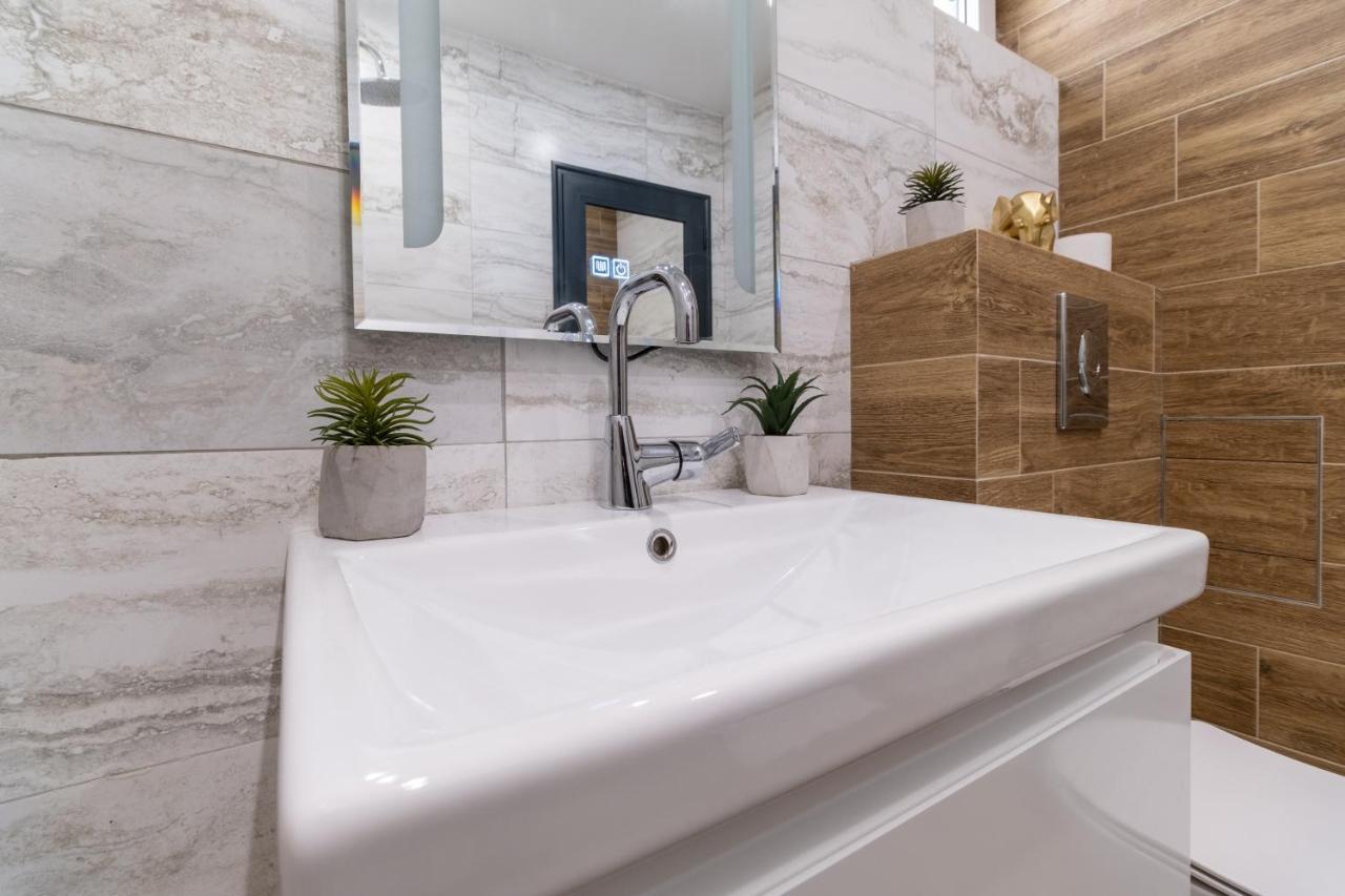 Chic 1Br Apartment With Balcony In プロヴディフ エクステリア 写真