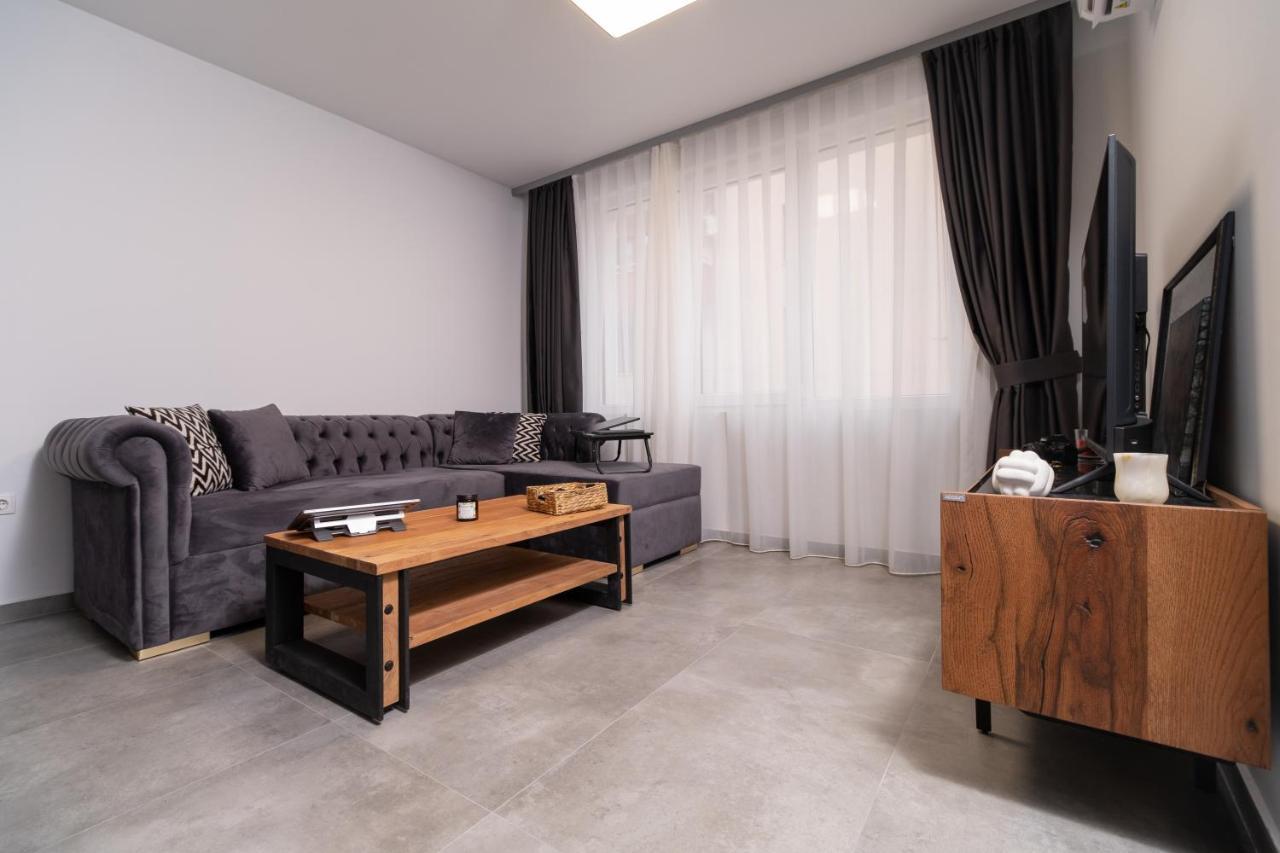 Chic 1Br Apartment With Balcony In プロヴディフ エクステリア 写真